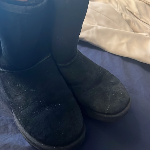 Used Ugg - Picture 3 of 3